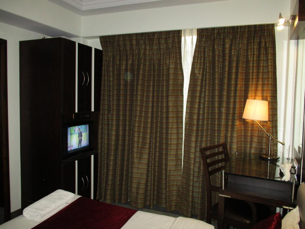 Hotel Sapna Marine Мумбаи Экстерьер фото