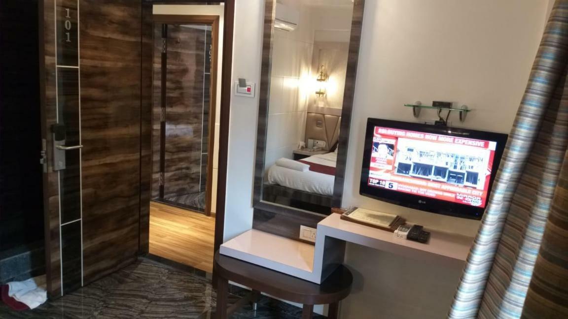 Hotel Sapna Marine Мумбаи Экстерьер фото